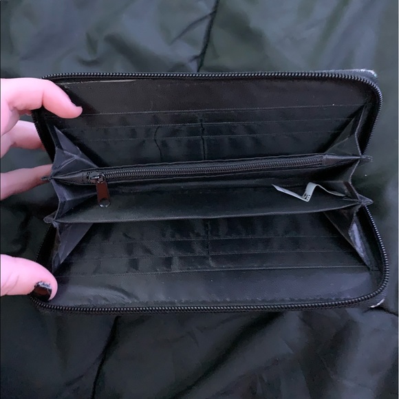 NWOT Patterned Wallet - Picture 2 of 2